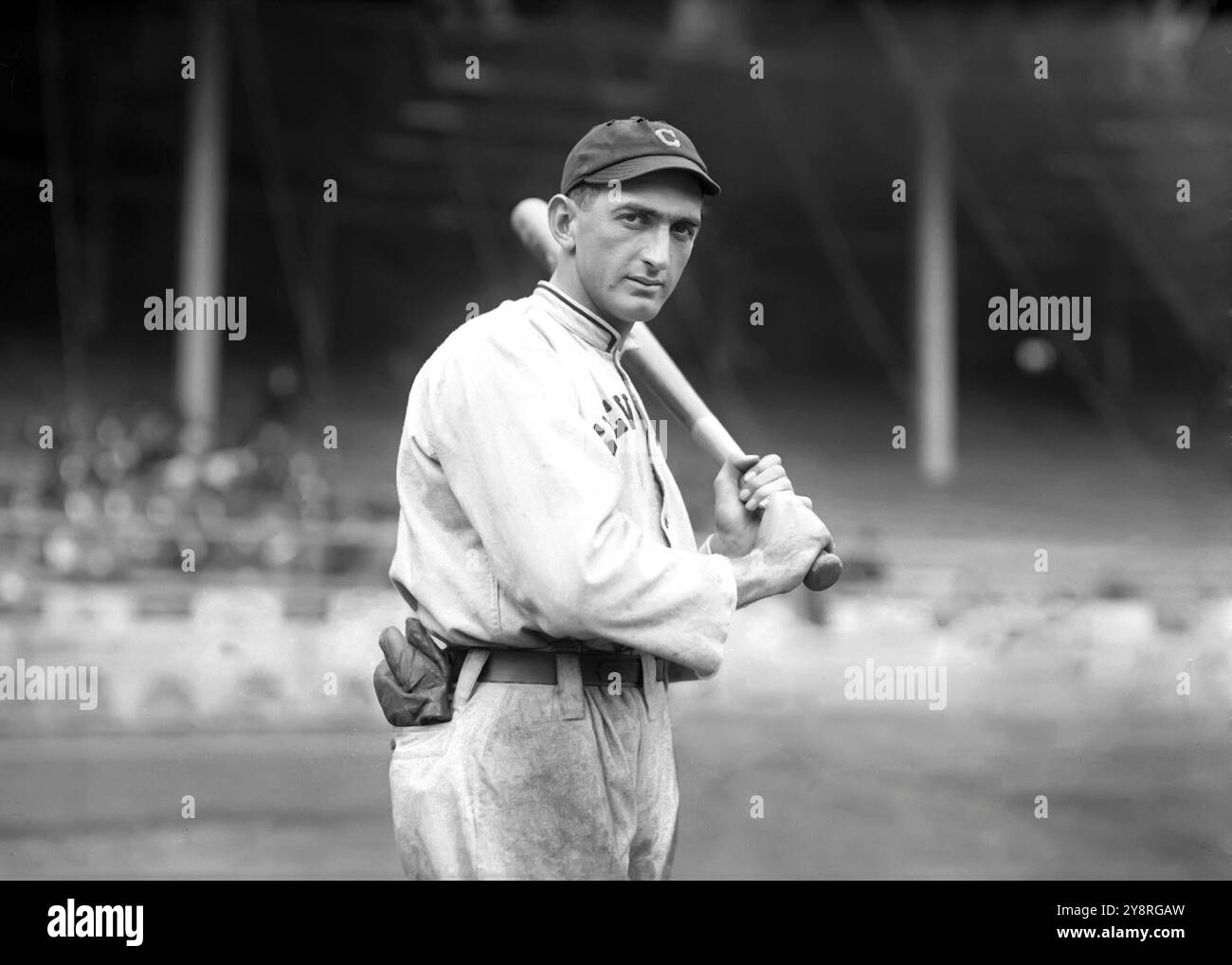 Shoeless Joe Jackson, Joseph Jefferson Jackson (1887–1951), US-amerikanischer Baseballspieler. Shoeless Joe Jackson mit Black Betsy in der Hand Stockfoto