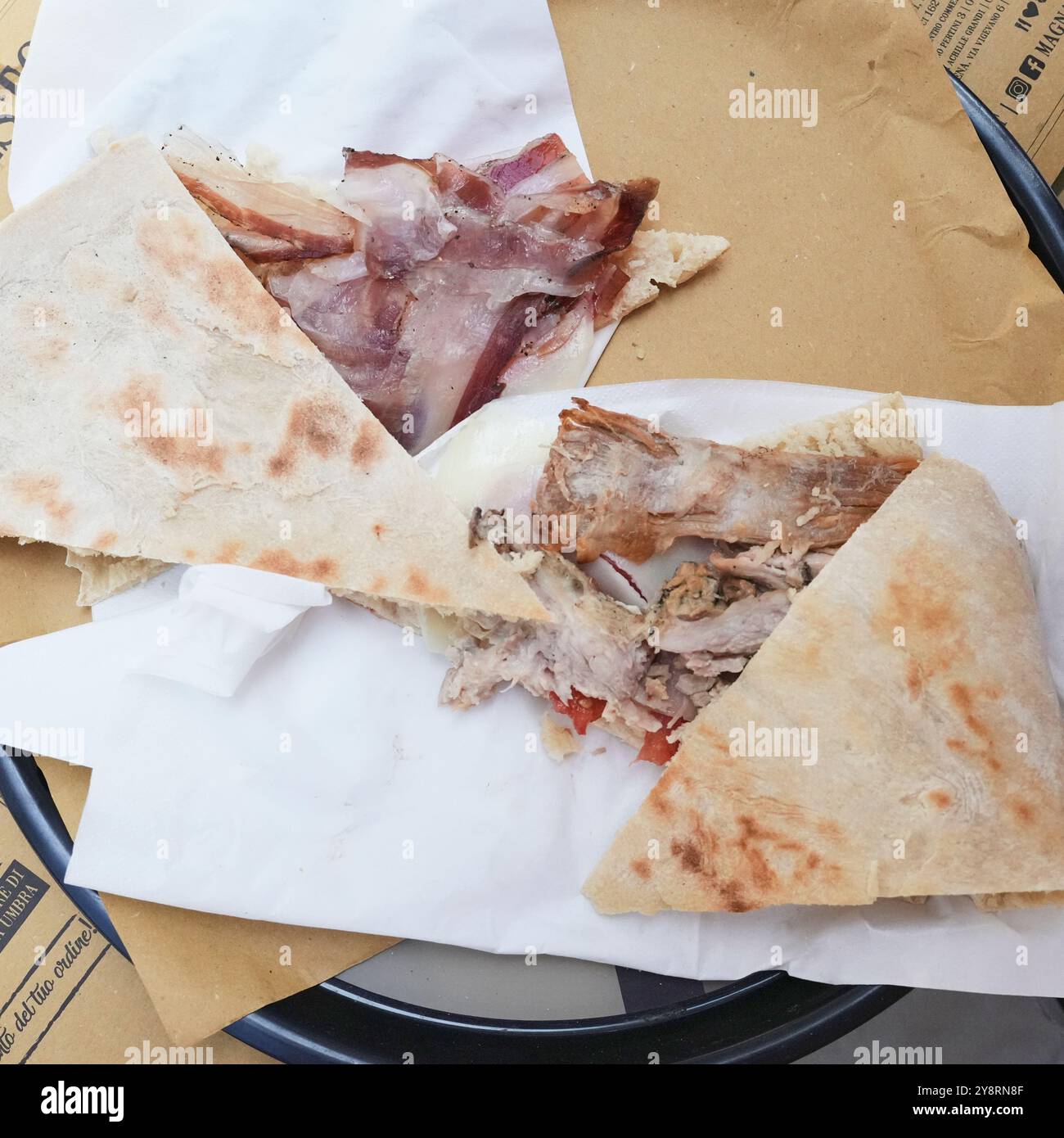 Restaurant Testone, das auf Torta al Testone spezialisiert ist. Es liegt an der Piazza Matteotti im Zentrum von Perugia, Umbrien, Italien. Stockfoto