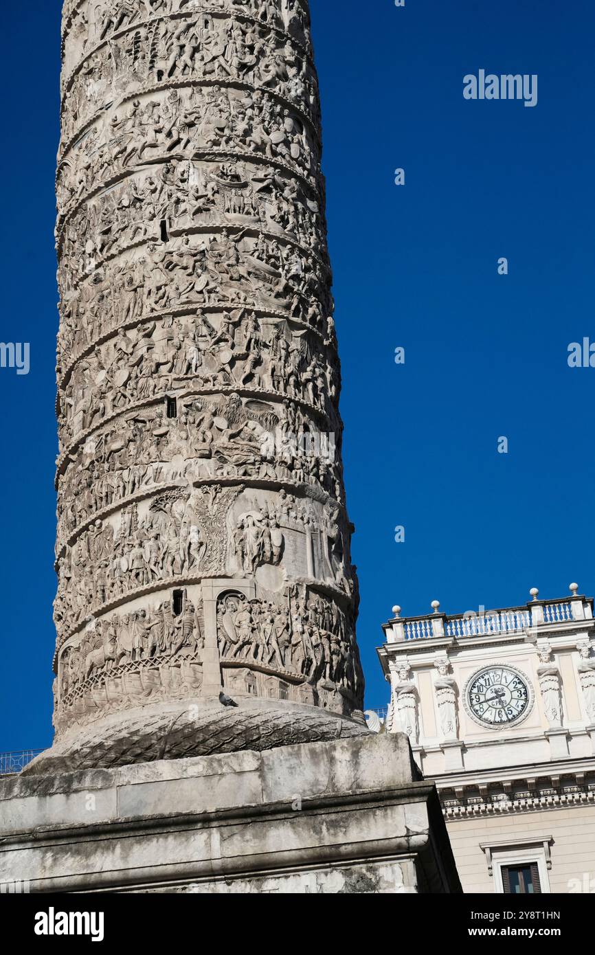 Die Säule des Markus Aurelius (193 n. Chr.), auf der Piazza Colonna, Rom. Italien. Stockfoto