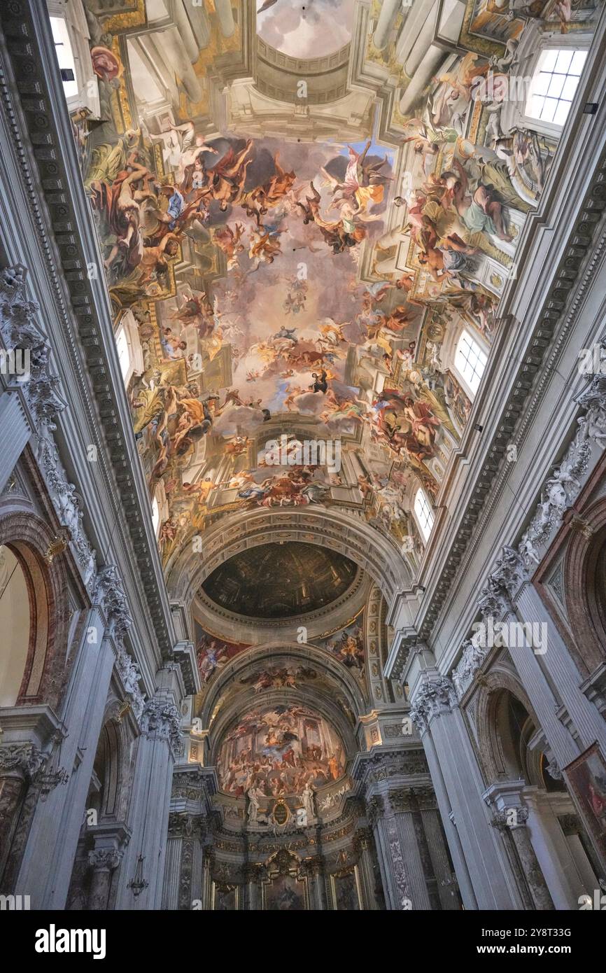 Fresko in der Kirche St. Ignatius, Rom, Italien. Gemalt von Andrea Pozzo, Gründer des Jesuiten. Das Gewölbe mit Fresken ist einer der größten Stockfoto
