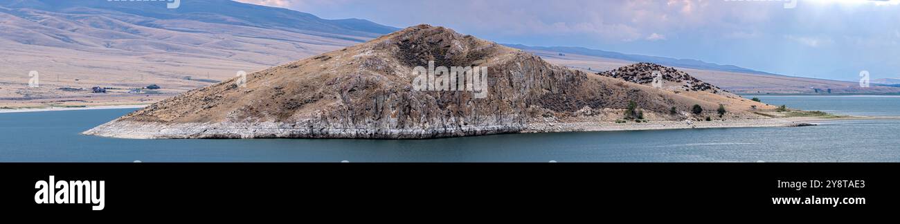 Panorama der Insel inmitten des Clark Canyon Reservoir bei Dillon in Montana, USA Stockfoto