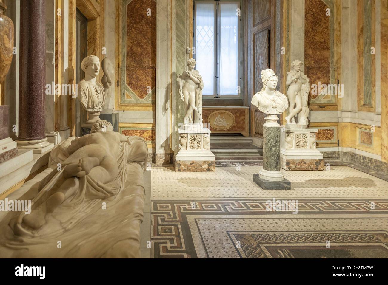 Rom, Italien, 28. Dezember 2023: Galleria Borghese, Galerie Borghese, Inneres des antiken Kunstmuseums, niemand, Europa Stockfoto