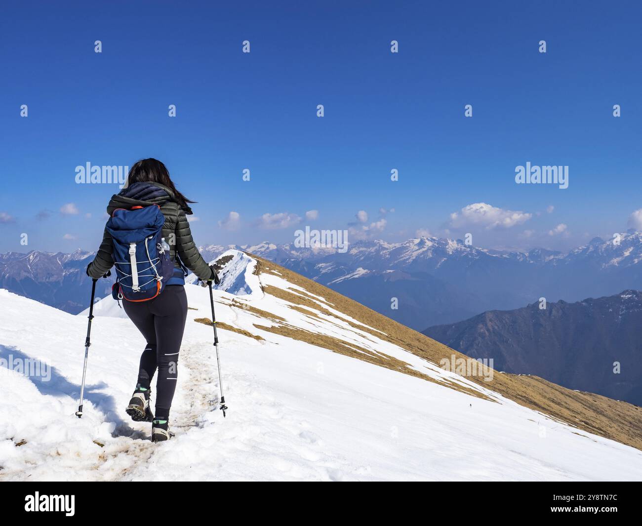 Winterwanderung in den italienischen alpen von Val Taleggio Stockfoto