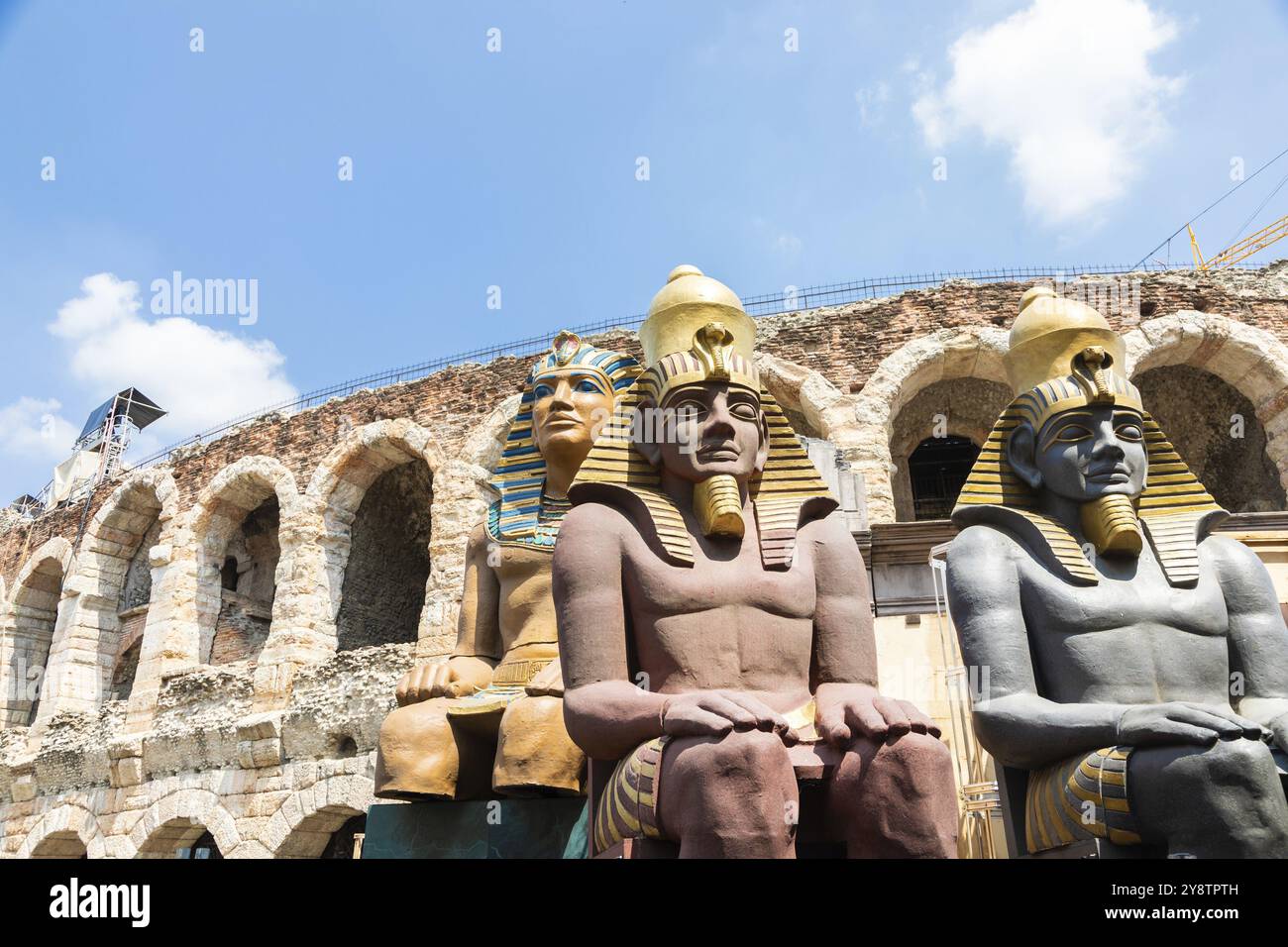 Verona, Italien, Juni 2022: Vorbereitung der Bühne für die Aufführung in der berühmten Arena di Verona, Aida Spectacle, Europa Stockfoto