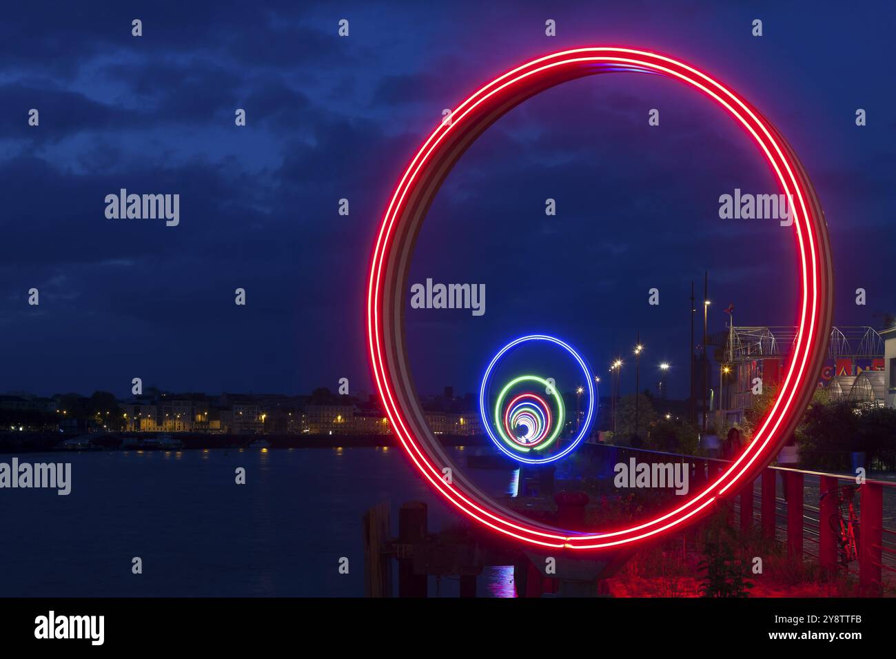 Les Anneaux von Daniel Buren und Patrick Bouchan an der Ile de Nantes, Nantes, Pays de la Loire, Frankreich, Europa Stockfoto