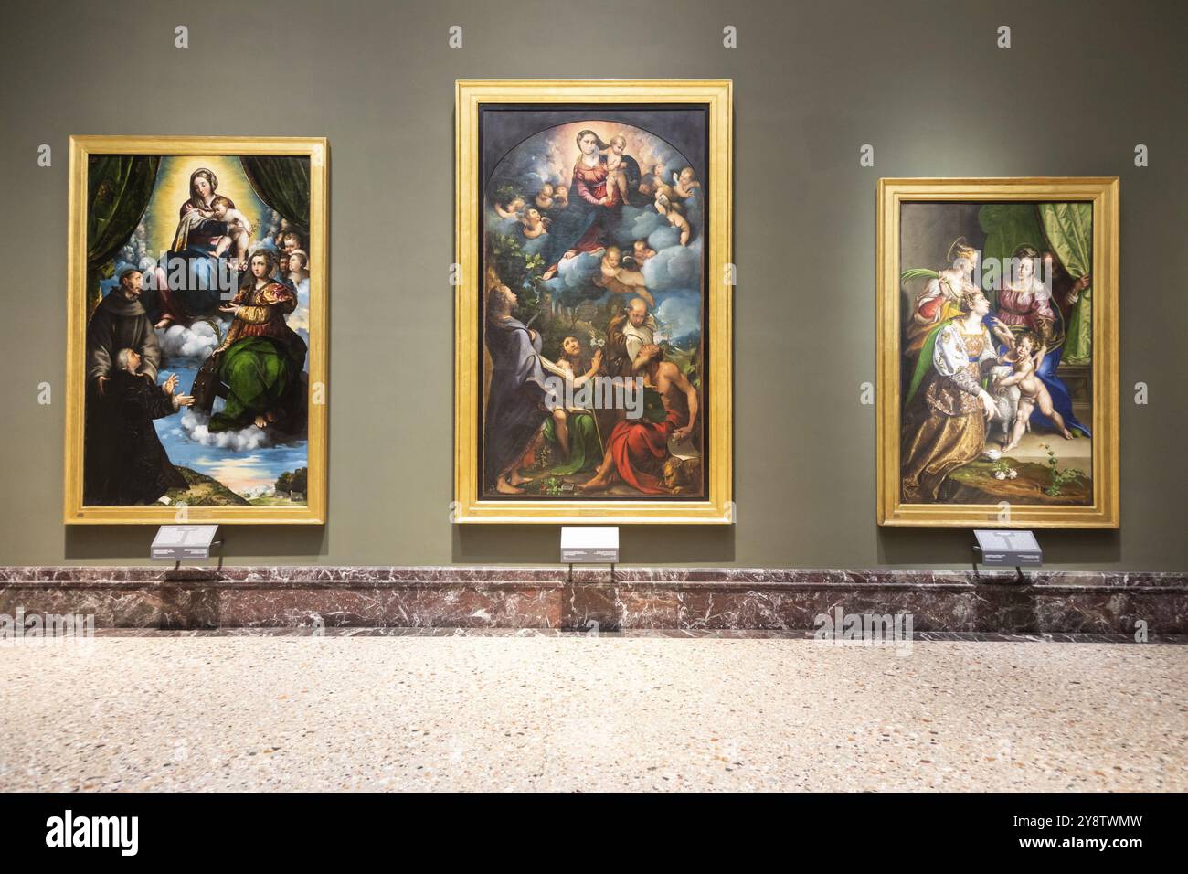 Mailand, Italien, 23. September 2023: Inneres des antiken Gemäldes Brera. Vintage-Kunst-Ausstellung, elegante Innenräume, niemand, Europa Stockfoto