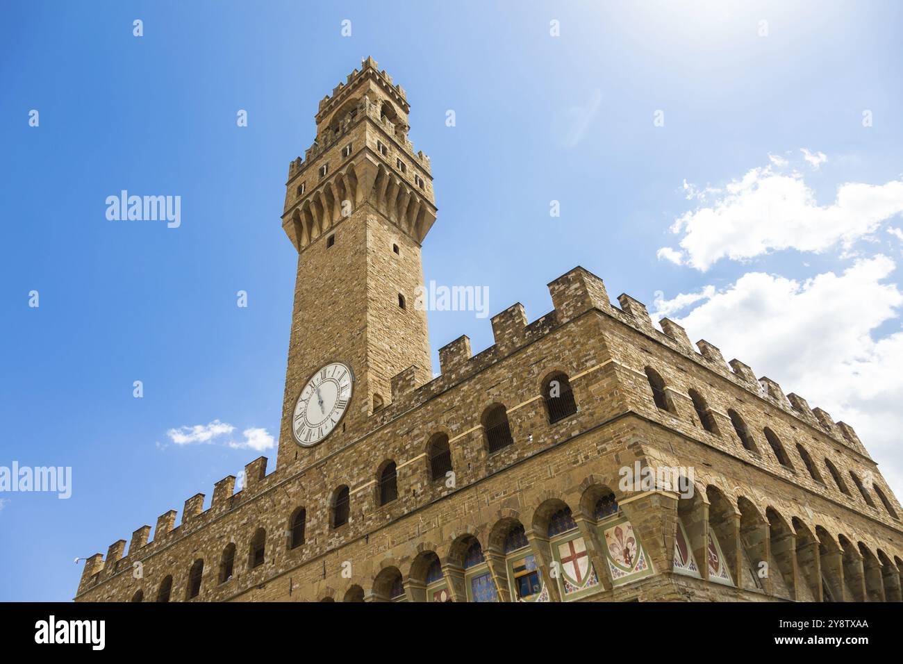 Florenz, Italien. Der Turm des Alten Palastes, genannt Palazzo Vecchio, mit blauem Himmel. Kopierbereich, niemand Stockfoto