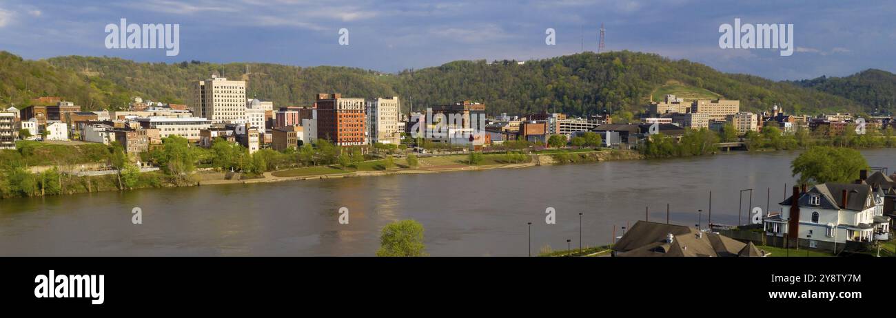 Lange Panoramablick auf die Innenstadt Innenstadt von Wheeling West Virginia Stockfoto
