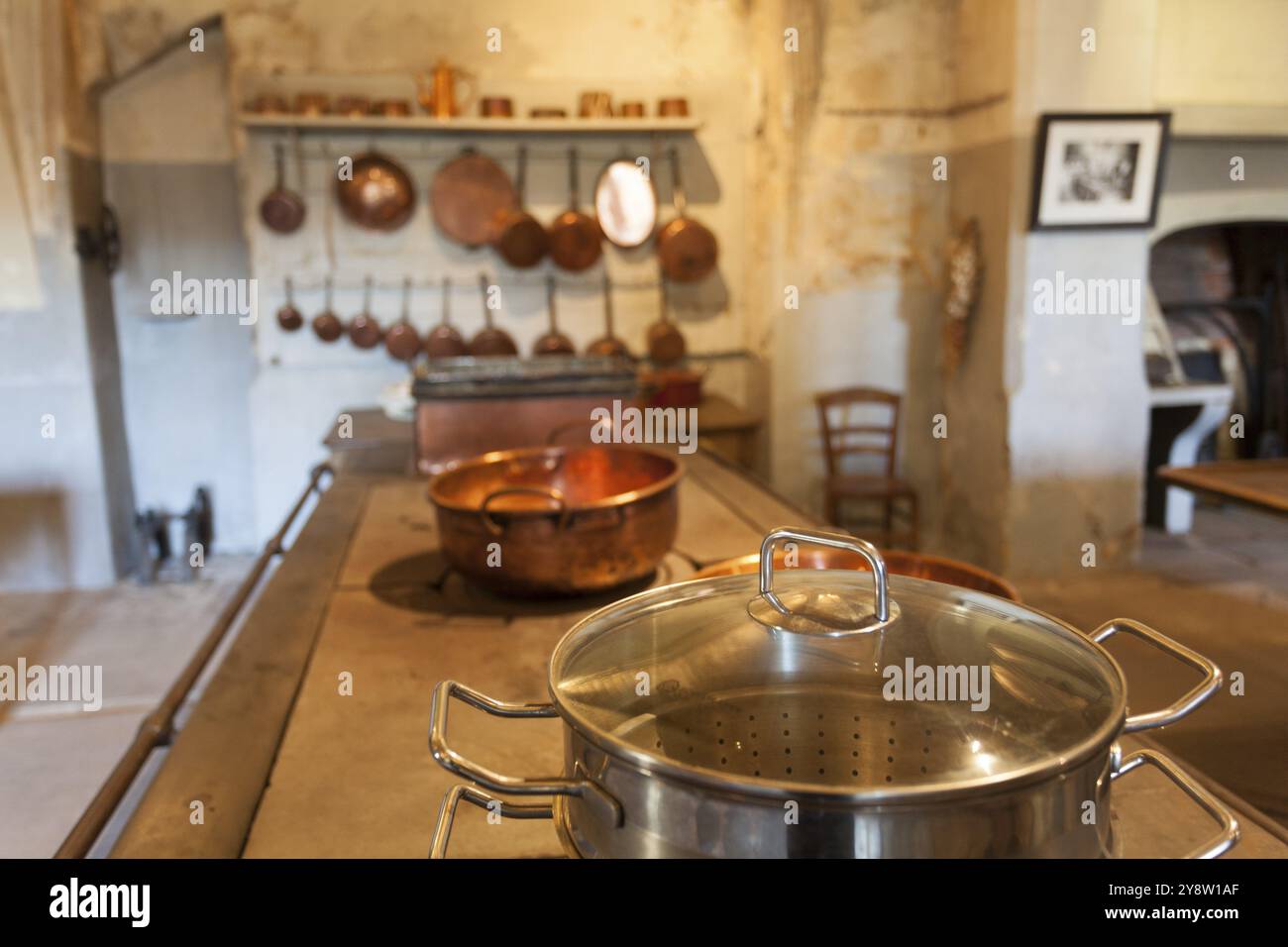 Küche im Schloss von Le Lude, Sarthe, Pays de la Loire, Frankreich, Europa Stockfoto