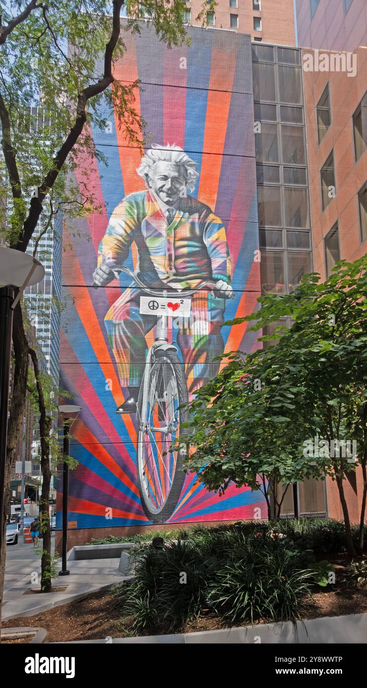 „Genial is Riding a Bike“ Wandgemälde von Kobra, Manhattan, New York, USA Stockfoto