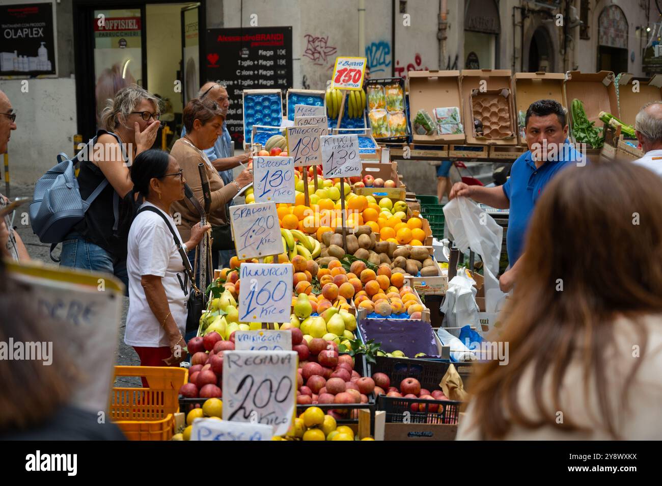 Obstmarkt-Stand in der Via Pignasecca in Neapel Stockfoto