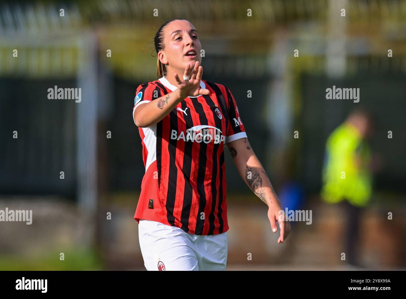 Gloria Marinelli vom AC Milan Women Gesten während der Women Series A zwischen Napoli und AC Milan in der Arena Giuseppe Piccolo am 7. Oktober 2024 im CERC Stockfoto