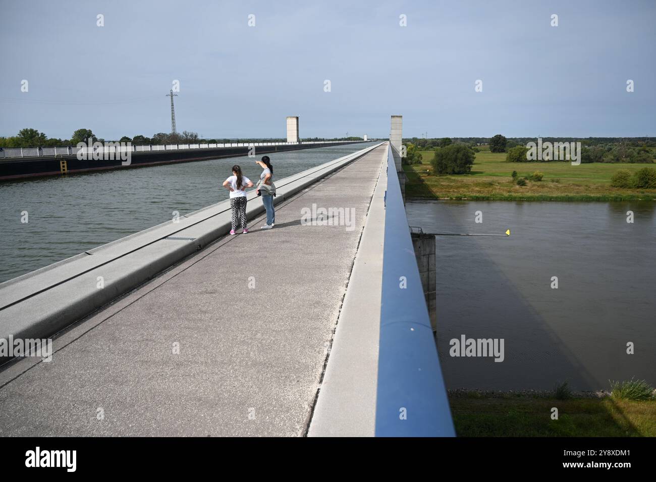 Magdeburg, Deutschland - 23. August 2024: Die Kanalbrücke Magdeburg ist ein großer schiffbarer Aquädukt in Mitteldeutschland in nea Stockfoto