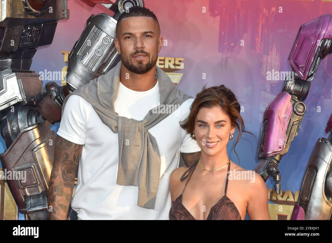 September 2024 London UK. Cally Jane Beech und DJ O'Neal bei Transformers One UK Premiere. Sue Andrews/Alamy. Stockfoto