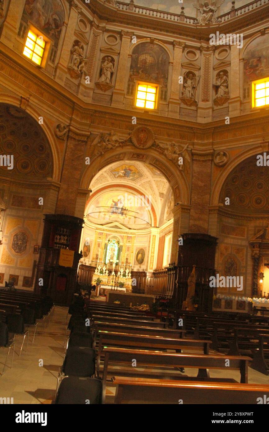 Montefiascone, Italien. Das Innere der Kathedrale von Montefiascone. Stockfoto