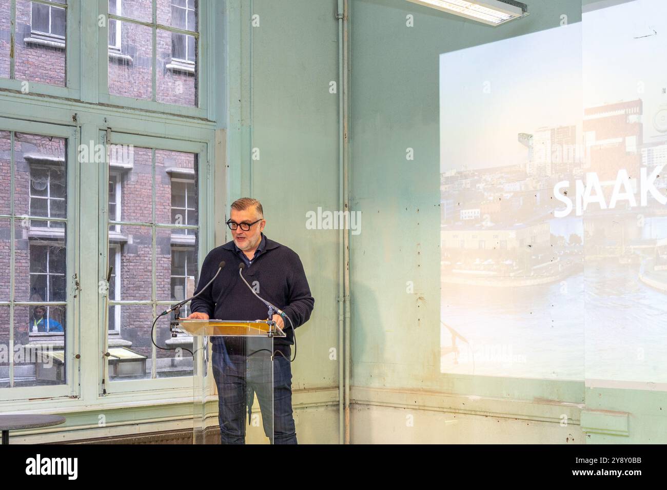 Antwep, Belgien. Oktober 2024. Peter de Wilde, CEO von Toerisme Vlaanderen, hält am Montag, den 7. Oktober 2024 in Antwerpen eine Rede zur Präsentation des Konzepts des Smaakhaven. Das Smaakhaven wird zum kulinarischen Erlebniszentrum Flanders und wird im Loodswezen-Gebäude und im Boje-Schuppen an den Antwerpener Scheldt-Kais untergebracht sein. BELGA FOTOSTATION VANDAEL Credit: Belga Nachrichtenagentur/Alamy Live News Stockfoto