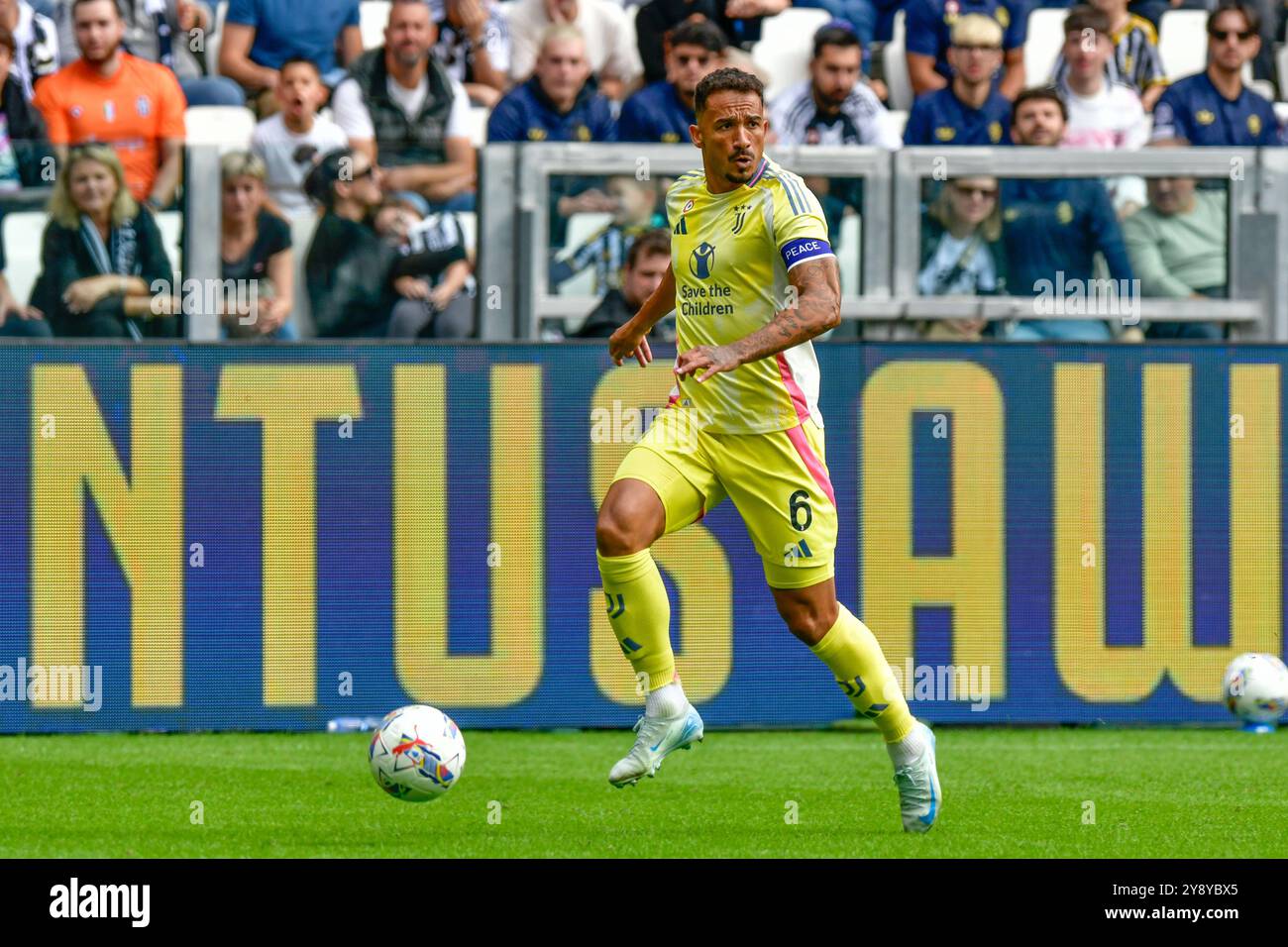 Turin, Italien. Oktober 2024. Danilo (6) von Juventus wurde während des Spiels zwischen Juventus und Cagliari im Allianz Stadium in Turin gesehen. Quelle: Gonzales Photo/Alamy Live News Stockfoto