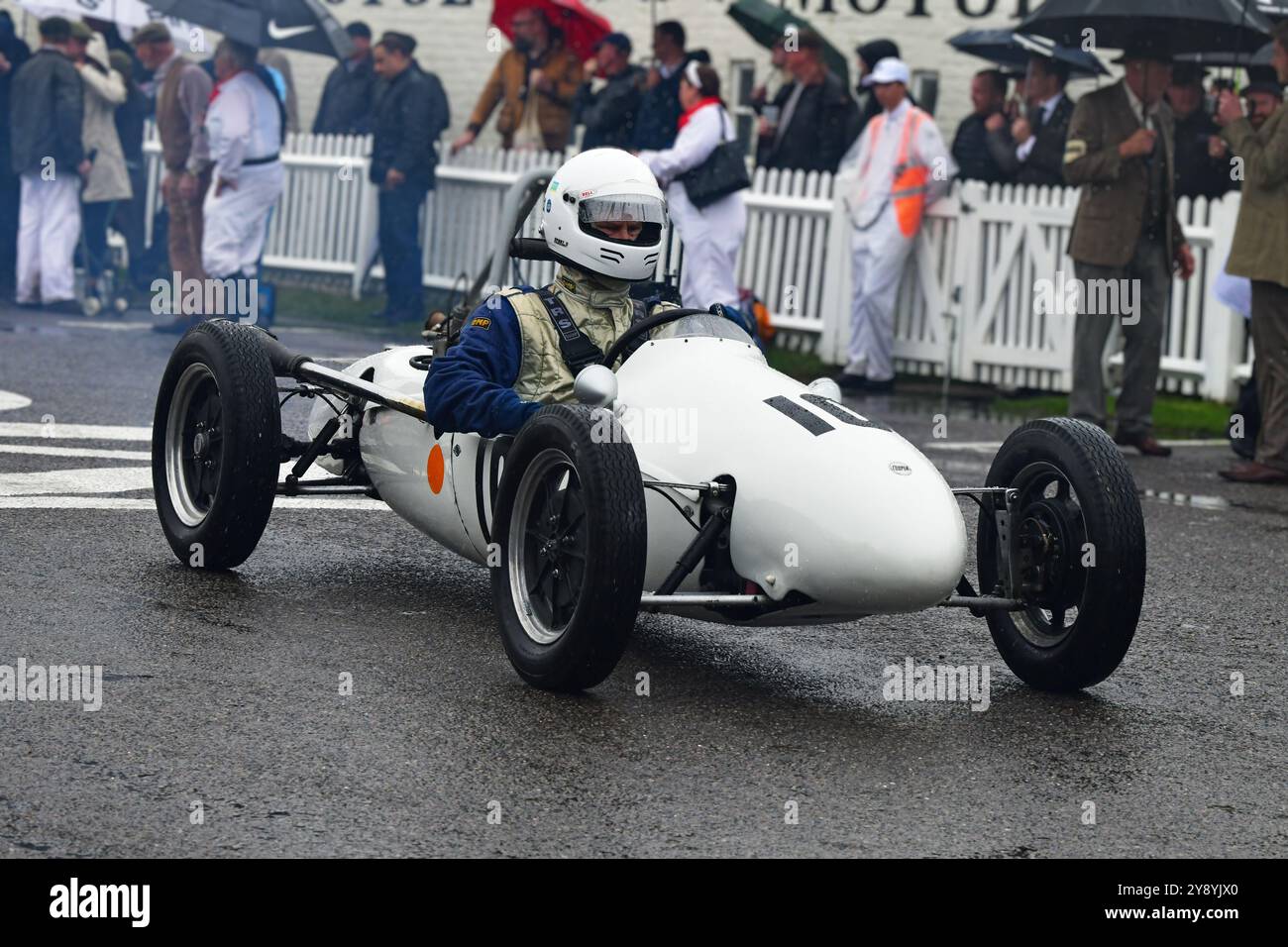 Simon Hewes, Cooper-Norton MkVIII, Earl of March Trophy, 25 Minuten Rennstrecke für 500-ccm-F3-Rennfahrer, angetrieben von verschiedenen Marken von 500-ccm-Mot Stockfoto