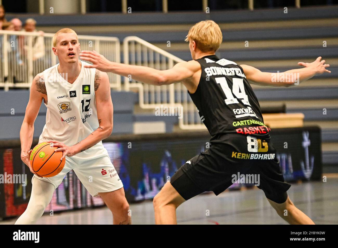 Essen, Deutschland. Oktober 2024. Niclas Sperber (ETB Miners) ProB BARMER 2. Basketball-Bundesliga – ETB Miners – Gartenzaun 24 Baskets Paderborn am 05. Oktober 2024 in der Sporthalle am Hallo, Endstand 94:82 vor 823 Zuschauer Credit: dpa/Alamy Live News Stockfoto