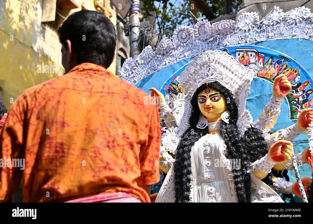 Das wunderschöne Idol der hinduistischen Göttin Devi Durga ist bereit für das berühmte Bengalische Durga Puja Festival in Kumartuli in Kalkutta. Stockfoto