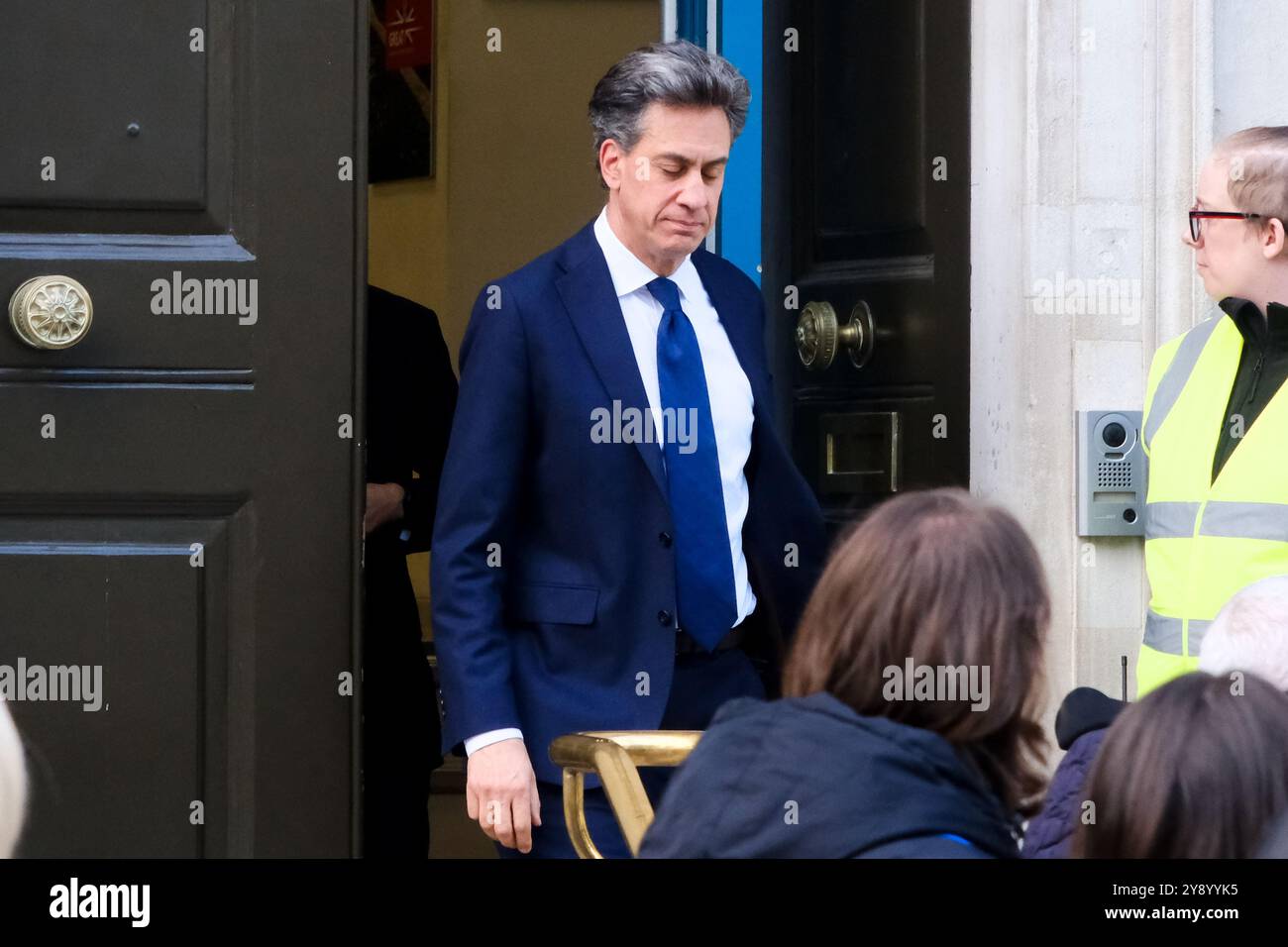 Kabinettbüro, Whitehall, London, Großbritannien. Oktober 2024. Politiker in Westminster, die das Kabinett verlassen: Edward Miliband Secretary of State for Energy Security and Net Zero. Quelle: Matthew Chattle/Alamy Live News Stockfoto