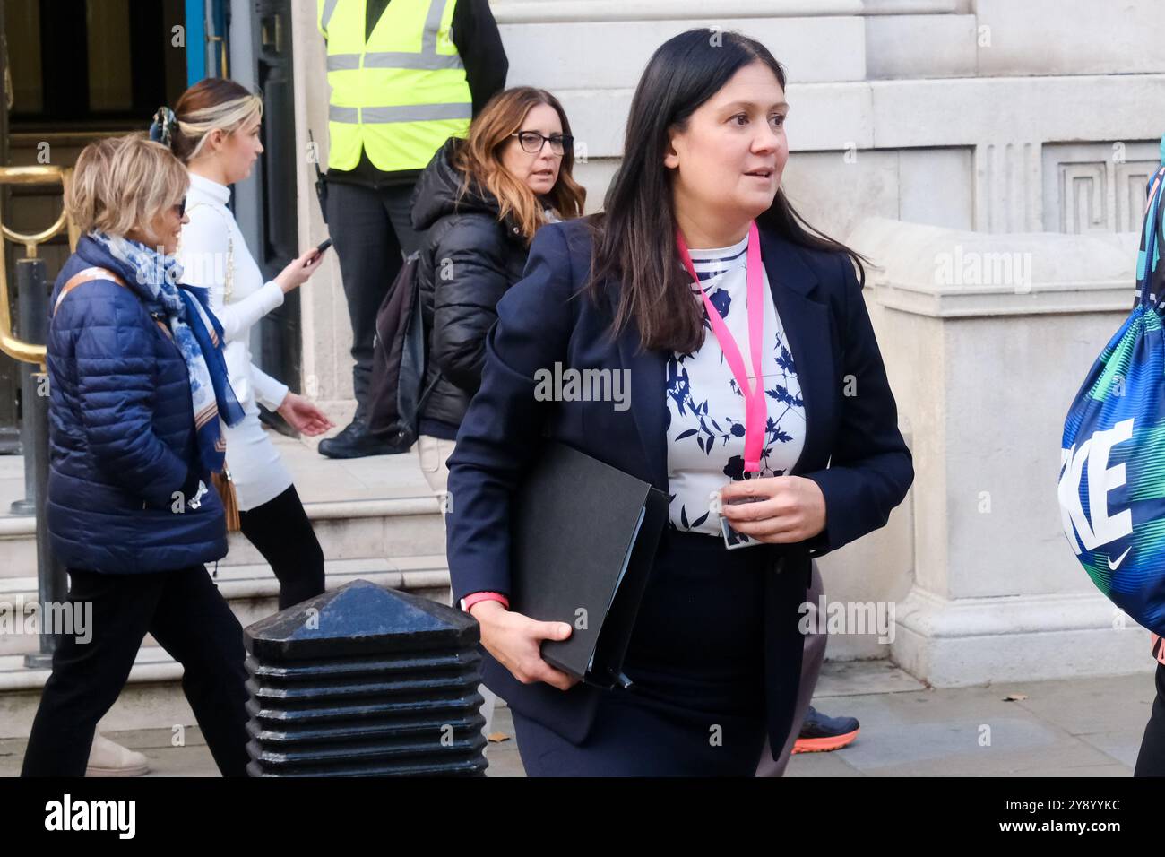 Kabinettbüro, Whitehall, London, Großbritannien. Oktober 2024. Politiker in Westminster, die das Kabinett verlassen: Lisa Nandy Parlamentssekretärin für Kultur, Medien und Sport. Quelle: Matthew Chattle/Alamy Live News Stockfoto