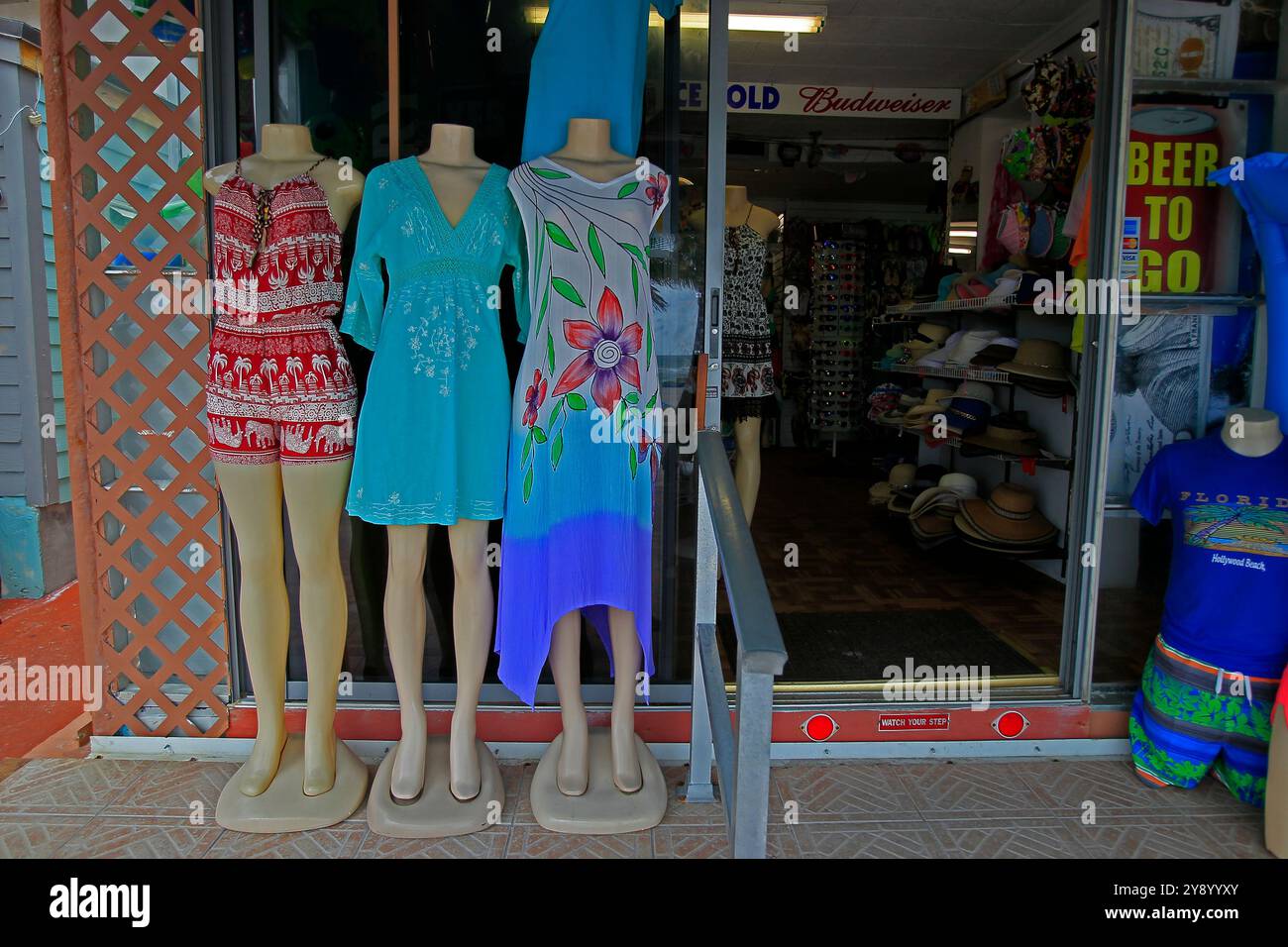 Hollywood Beach. FL. 19-07-2017. Am Hollywood Beach Boulevard befindet sich ein Laden für Strandbekleidung und Souvenirs. Foto: Jose Bula Urrutia Stockfoto