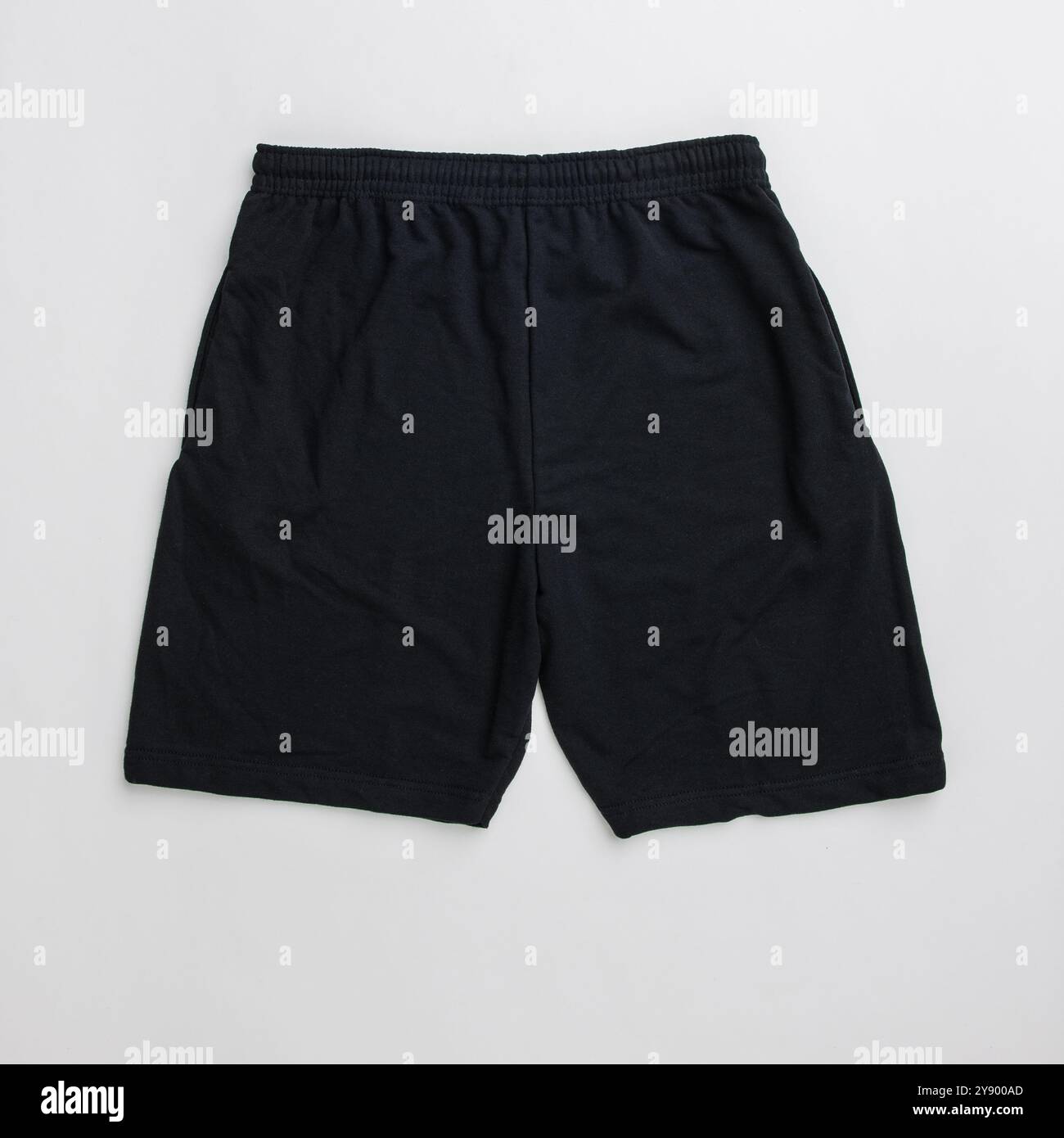 Flache schwarze Sweatshorts Stockfoto