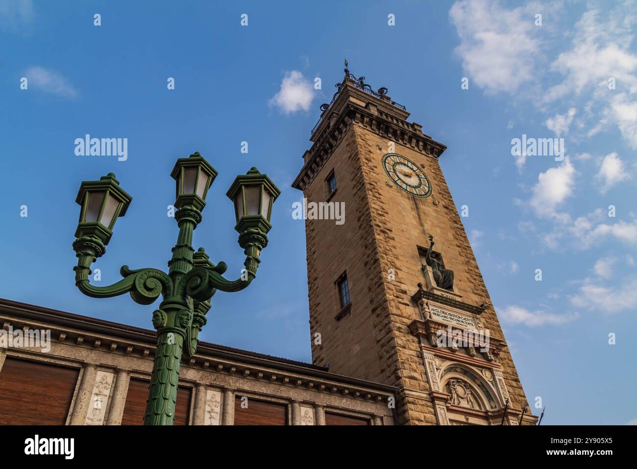 Turm der Gefallenen in Piazza Vittorio Veneto, Bergamo, Lombardei, Italien. 2024 Stockfoto