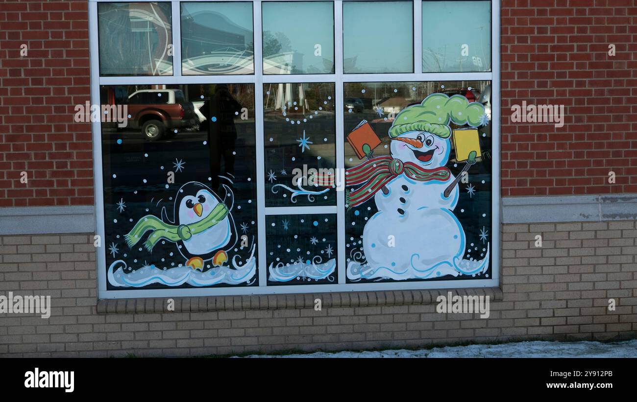 Johnson City, Tennessee, Usa 22. 01. 2024 Innenstadt: Johnson City Public Library: Weihnachtsdekoration. Stockfoto