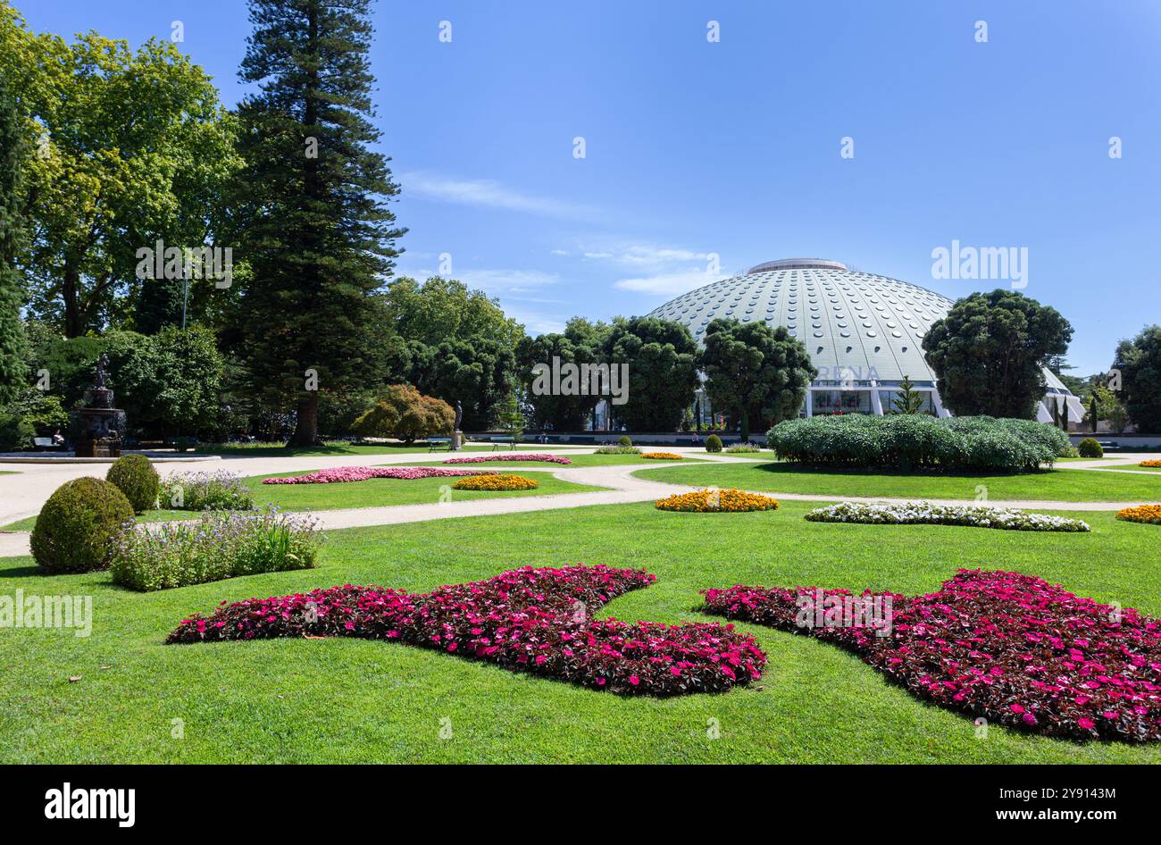 Die Pavilhão Rosa Mota (Super Bock Arena) ist eine Kultur- und Sportarena im Jardins do Palácio de Cristal in Porto, Portugal Stockfoto