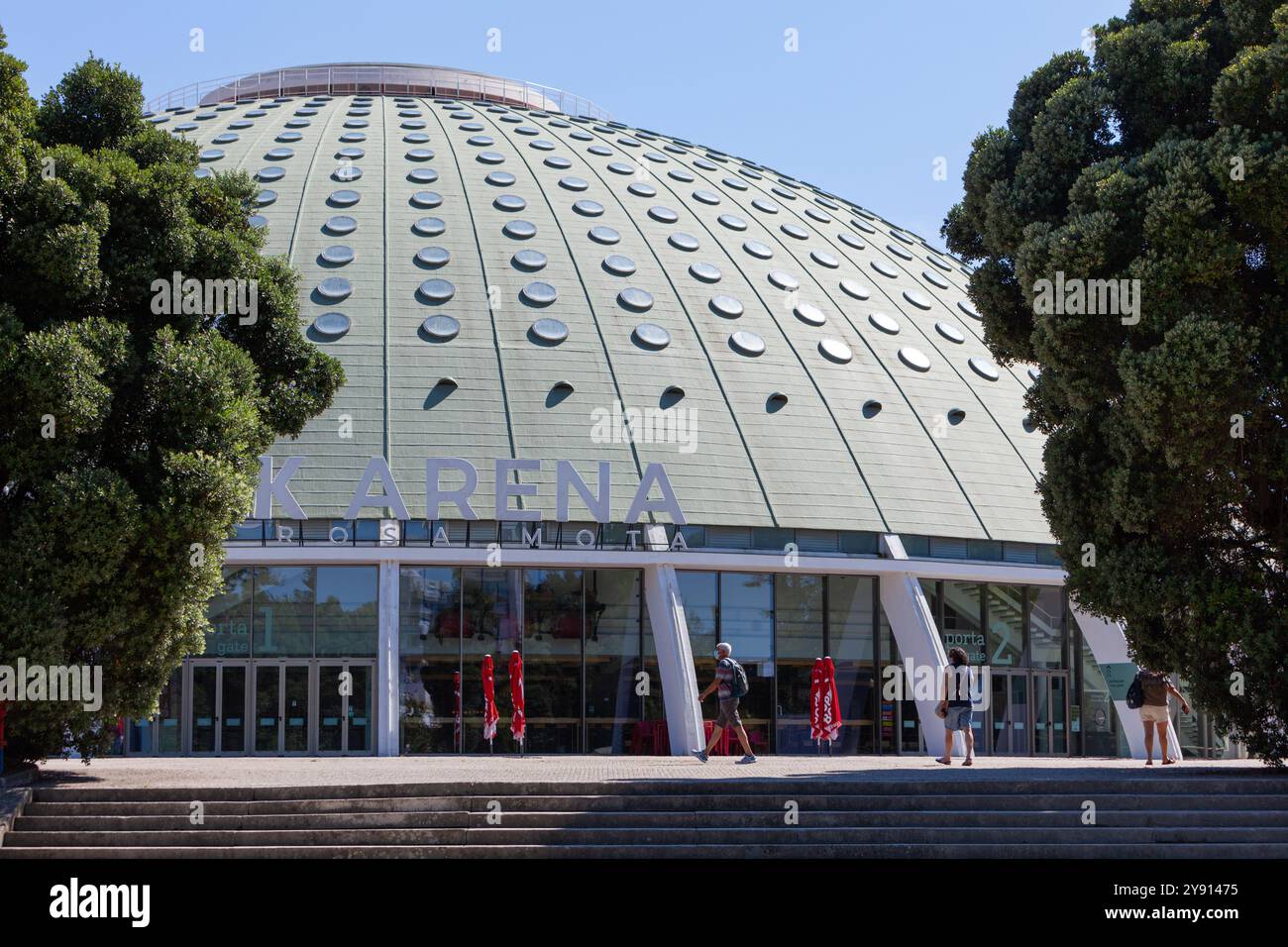 Die Pavilhão Rosa Mota (Super Bock Arena) ist eine Kultur- und Sportarena im Jardins do Palácio de Cristal in Porto, Portugal Stockfoto