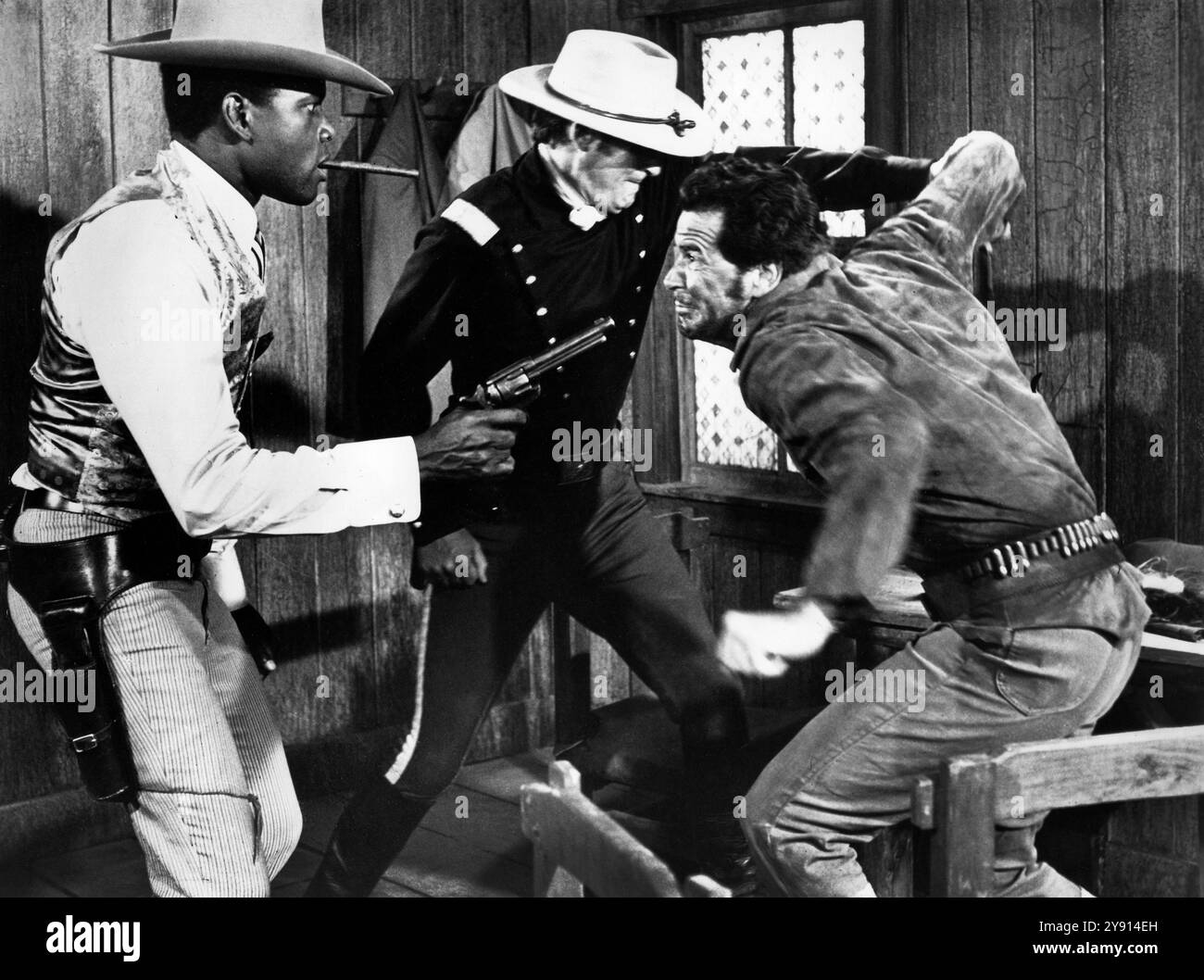 Sidney Poitier, Bill Travers, James Garner, am Set des Westernfilms Duel at Diablo, United Artists, 1966 Stockfoto