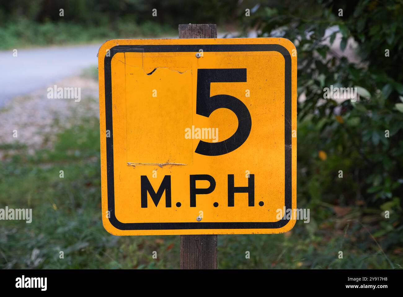 Geschwindigkeitsbegrenzung. 8 Meilen pro Stunde. Stockfoto