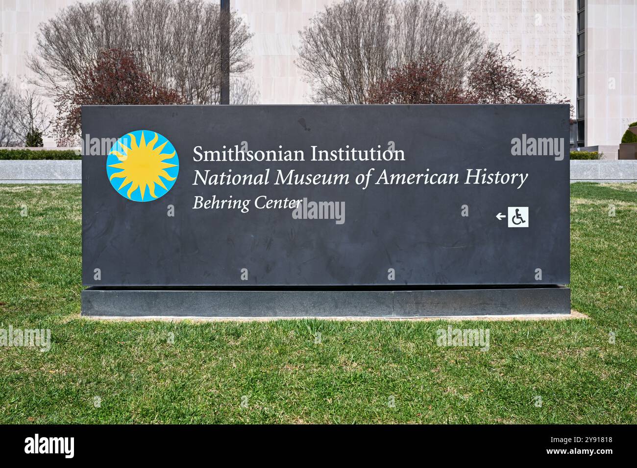 Washington D.C. - 24. März 2024: Schild für Smithsonian Institution, National Museum of American History, Behring Center. Stockfoto