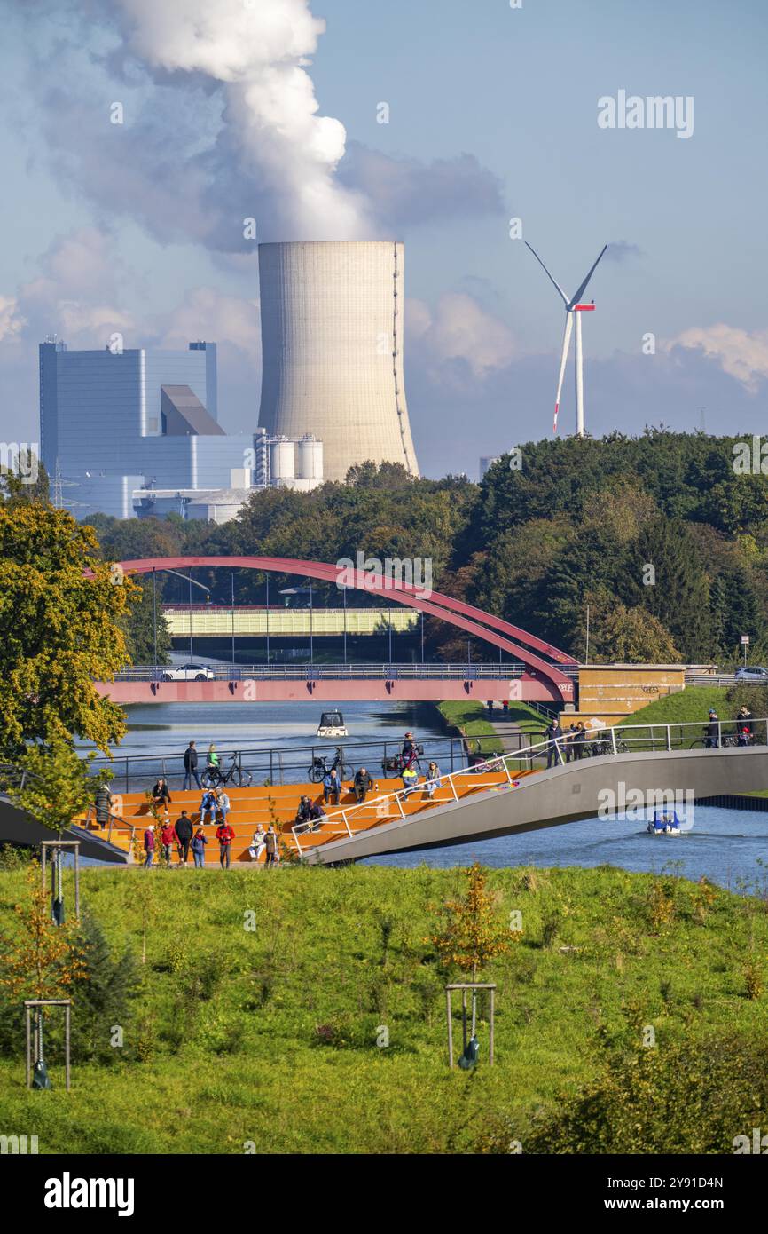 Neue Brücke über den Rhein-Herne-Kanal und die Emscher, Sprung über die Emscher, Fahrrad- und Fußgängerbrücke, 412 Meter lang, an der sogenannten Emscher Stockfoto