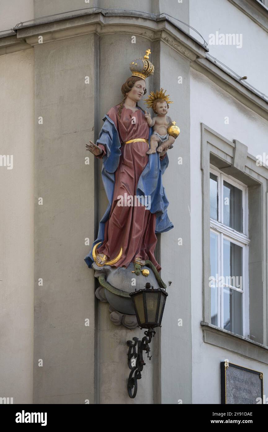 Meeresfigur auf einem Eckhaus, Würzburg, Unterfranken, Bayern, Deutschland, Europa Stockfoto