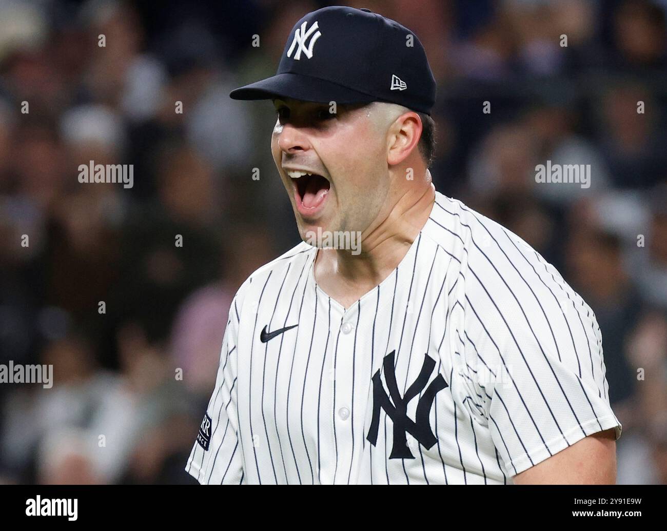 New York, Usa. Oktober 2024. New York Yankees Starting Pitcher Carlos Rodon reagiert, nachdem er die ersten drei Kansas City Royals Batter im ersten Inning des zweiten Spiels der MLB ALDS im Yankee Stadium in New York City am Montag, den 7. Oktober 2024 geschlagen hat. Foto: John Angelillo/UPI. Quelle: UPI/Alamy Live News Stockfoto