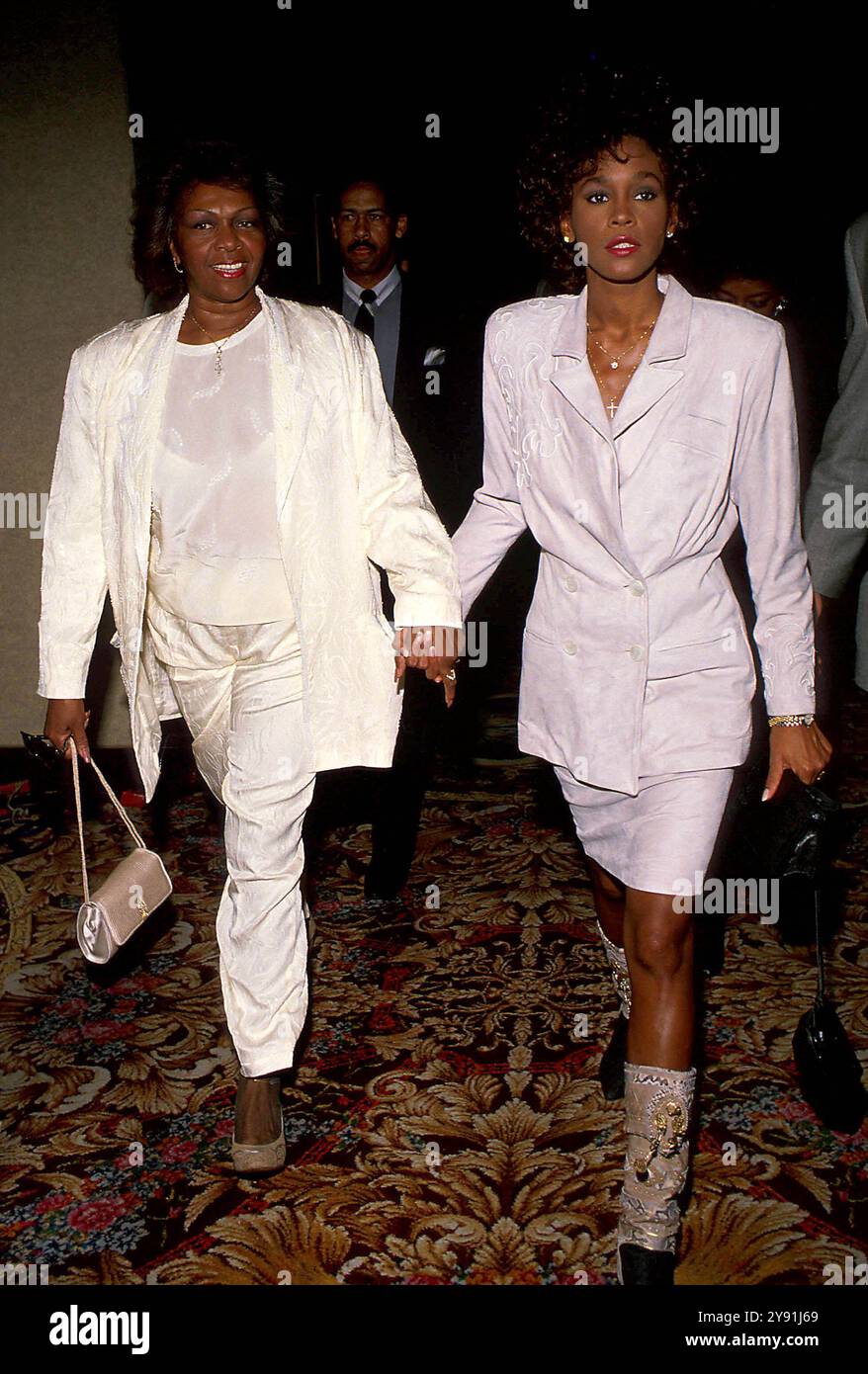 **DATEIFOTO** Cissy Houston ist verstorben. Cissy Houston und Whitney Houston Credit: Ralph Dominguez/MediaPunch Stockfoto