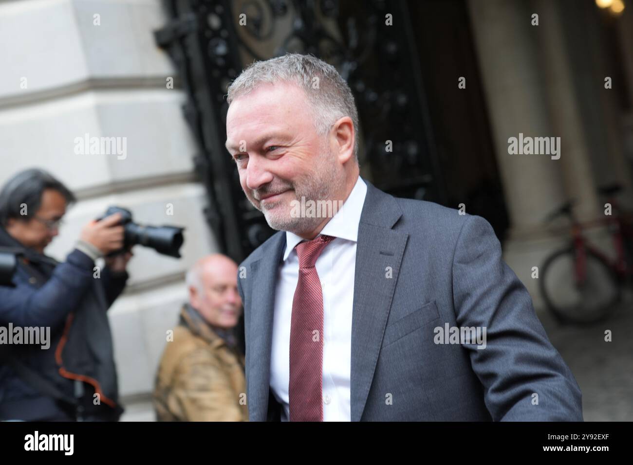 Umweltminister Steve Reed kommt zu einer Kabinettssitzung in der Londoner Downing Street. Bilddatum: Dienstag, 8. Oktober 2024. Stockfoto