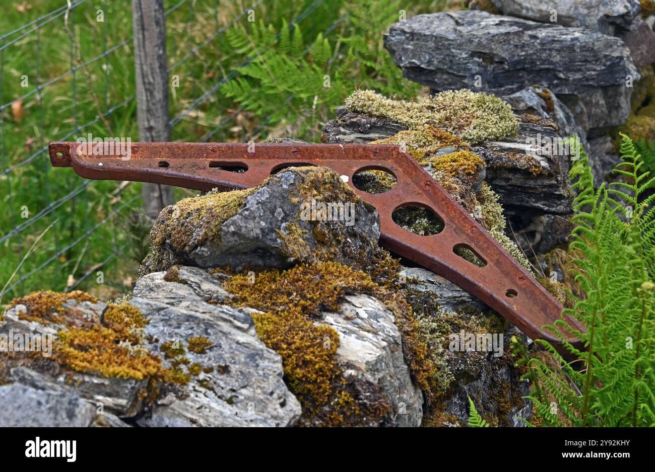 Verlassene rostige Eisenklammer auf der Farm. Lergychoniemhor, Argyll and Bute, Schottland, Vereinigtes Königreich, Europa. Stockfoto