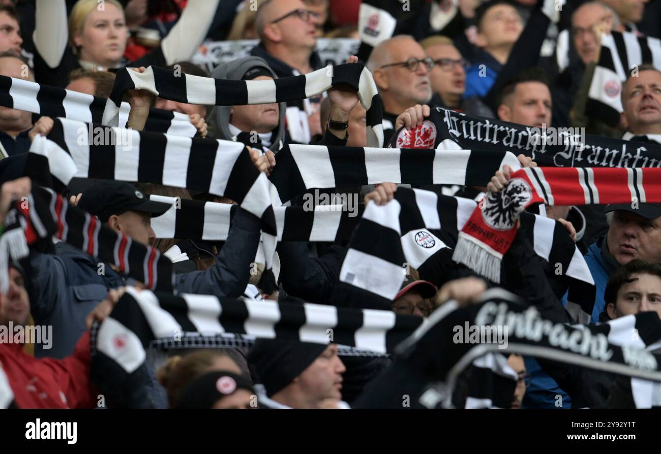 Frankfurt, Deutschland. Oktober 2024. Fans von Eintracht. Frankfurt fotografiert beim Fußball Bundesliga Spiel Eintracht Frankfurt gegen den FC. Bayern München. Am 6.9.2024 in Frankfurt. Quelle: dpa/Alamy Live News Stockfoto