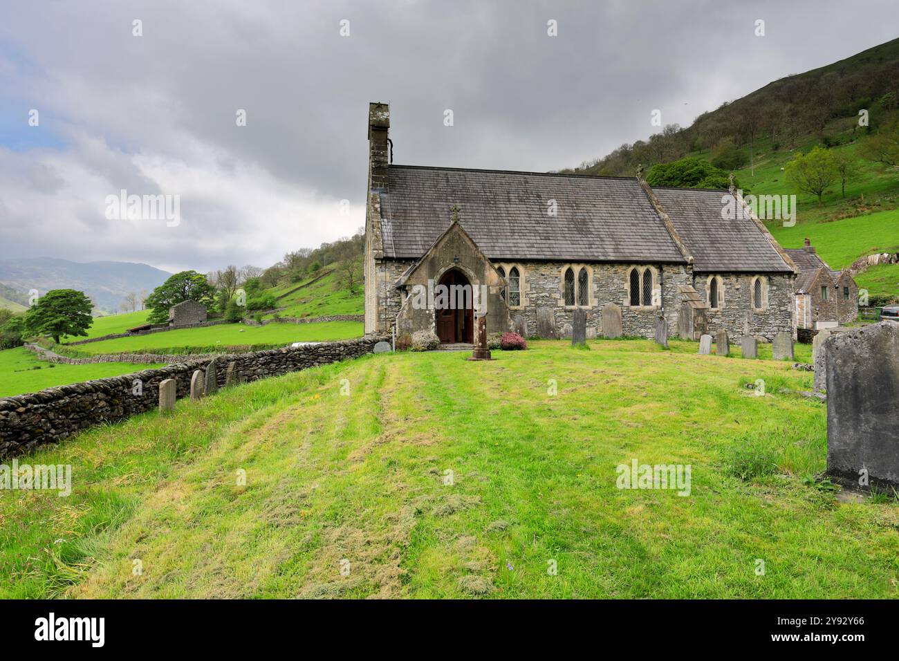 Sommerblick über St Marys Church, Sadgill Village, Lake District National Park, Cumbria, England, Großbritannien Stockfoto