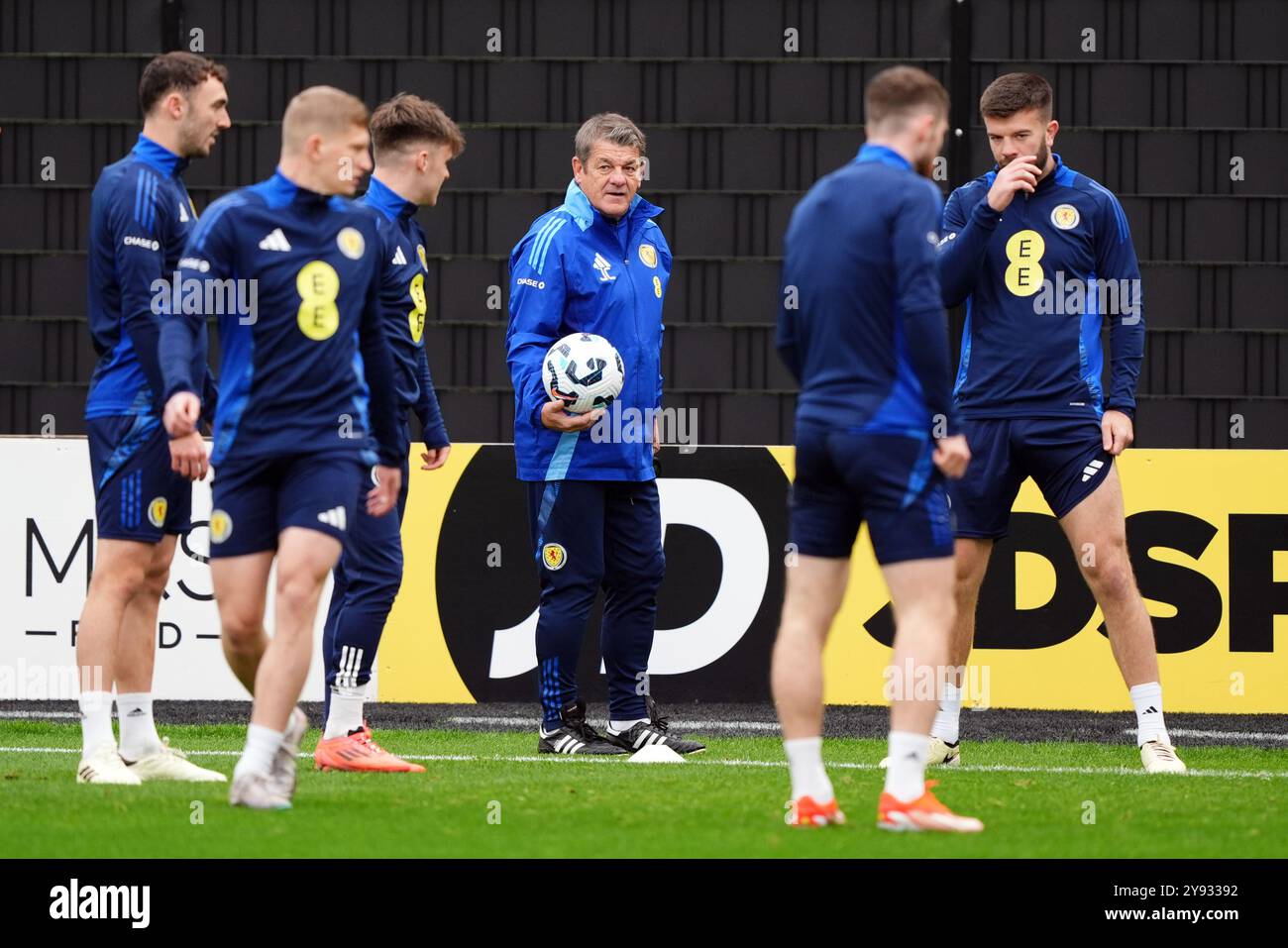 Schottland-Trainer John Carver während eines Trainings in Lesser Hampden, Glasgow. Bilddatum: Dienstag, 8. Oktober 2024. Stockfoto