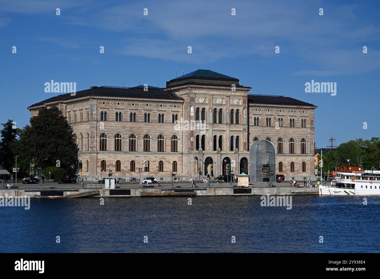 Stockholm, Schweden - 30. Juli 2024: Der „Arch“ von Ai Weiwei vor dem Nationalmuseum (oder Nationalmuseum der Schönen Künste) in Stockholm. Stockfoto