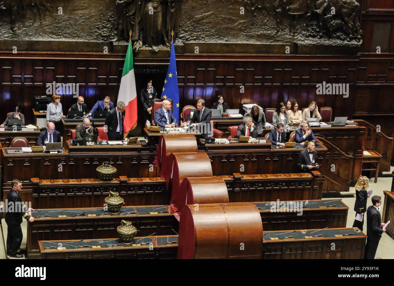 Roma, Italien. Oktober 2024. Votazione del Parlamento in seduta comune per l'elezione di un giudice della Corte costituzionale. Camera dei Deputati a Roma, Marted&#xec; 08 Ottobre 2024 (Foto Mauro Scrobogna/LaPresse) Abstimmung des Parlaments in gemeinsamer Sitzung zur Wahl eines Richters am Verfassungsgericht. Abgeordnetenkammer in Rom, Dienstag, 08. Oktober 2024 (Foto: Mauro Scrobogna/LaPresse) Credit: LaPresse/Alamy Live News Stockfoto