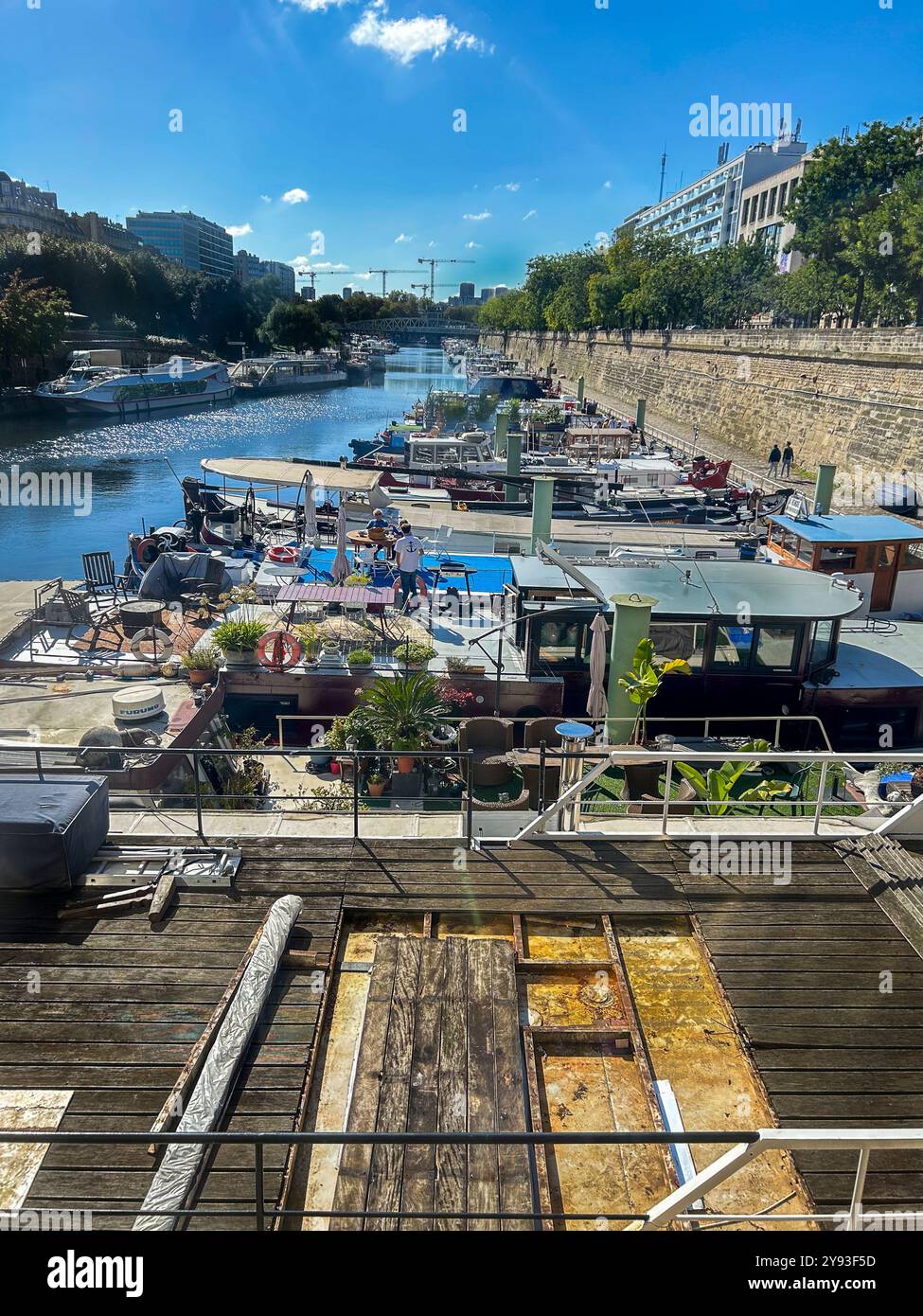 Paris, Frankreich, Canal Saint Martin Scenic, Hausboote am Dock Stockfoto