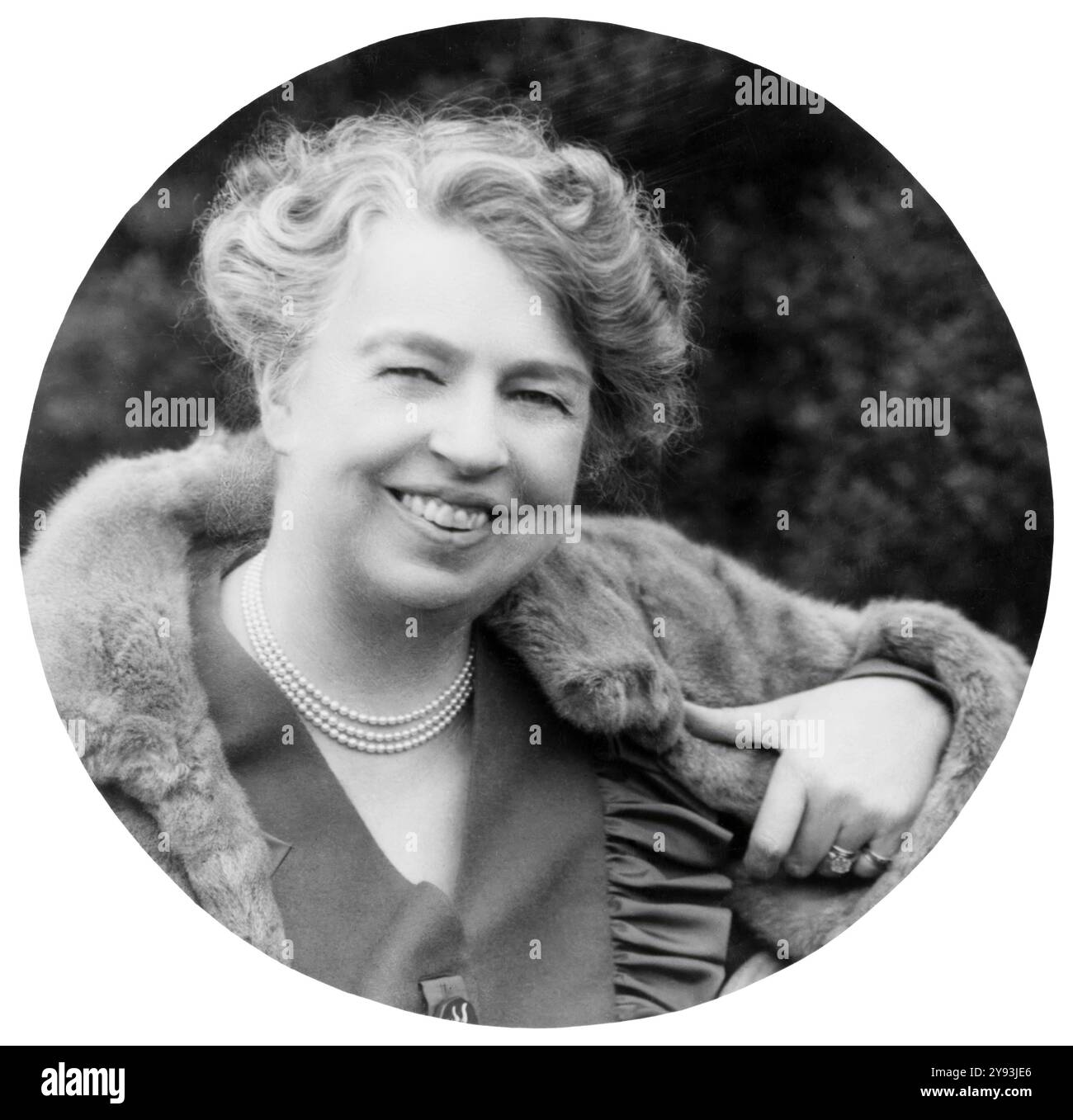 Anna Eleanor Roosevelt (1884–1962), amerikanische Politikfigur, Diplomatin und Aktivistin am längsten dienende First Lady of the United States 1933-1945 als Ehefrau des 32. Präsidenten Franklin D Roosevelt, Porträtfoto um 1945 Stockfoto