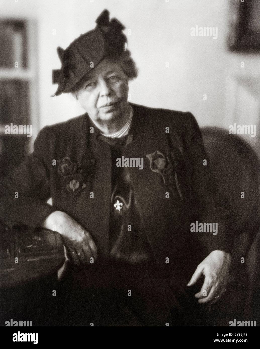 Anna Eleanor Roosevelt (1884–1962), US-amerikanische Politikerin, Diplomatin und Aktivistin. Am längsten dienende First Lady of the United States 1933-1945 als Ehefrau des 32. Präsidenten Franklin D Roosevelt, Porträtfoto von Clara Sipprell, 1949 Stockfoto