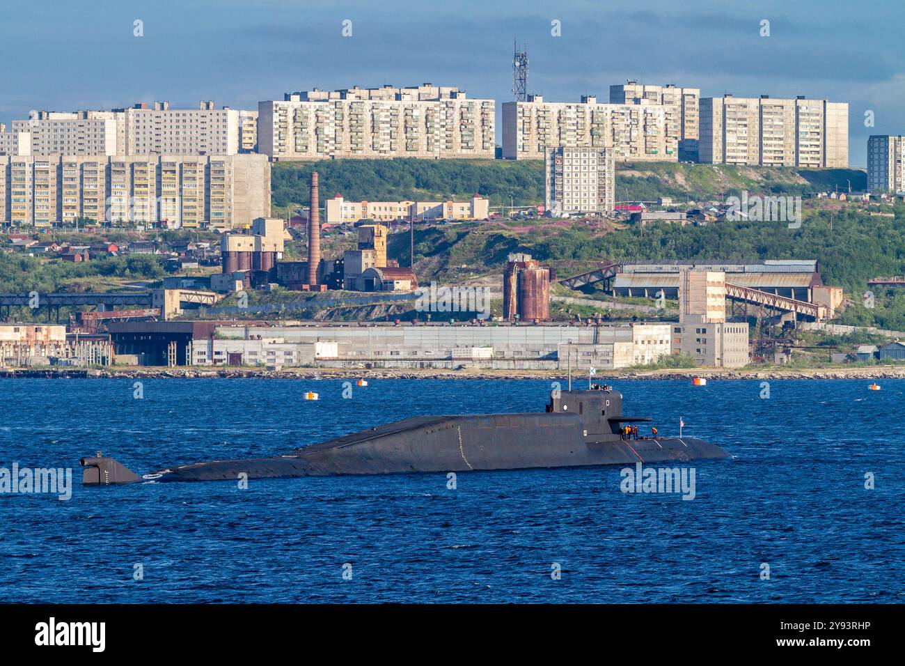Ein Blick auf ein Atom-U-Boot in der industriellen und militarisierten russischen Hafenstadt Murmansk, Oblast Murmansk, Russland, Arktis, Europa Stockfoto
